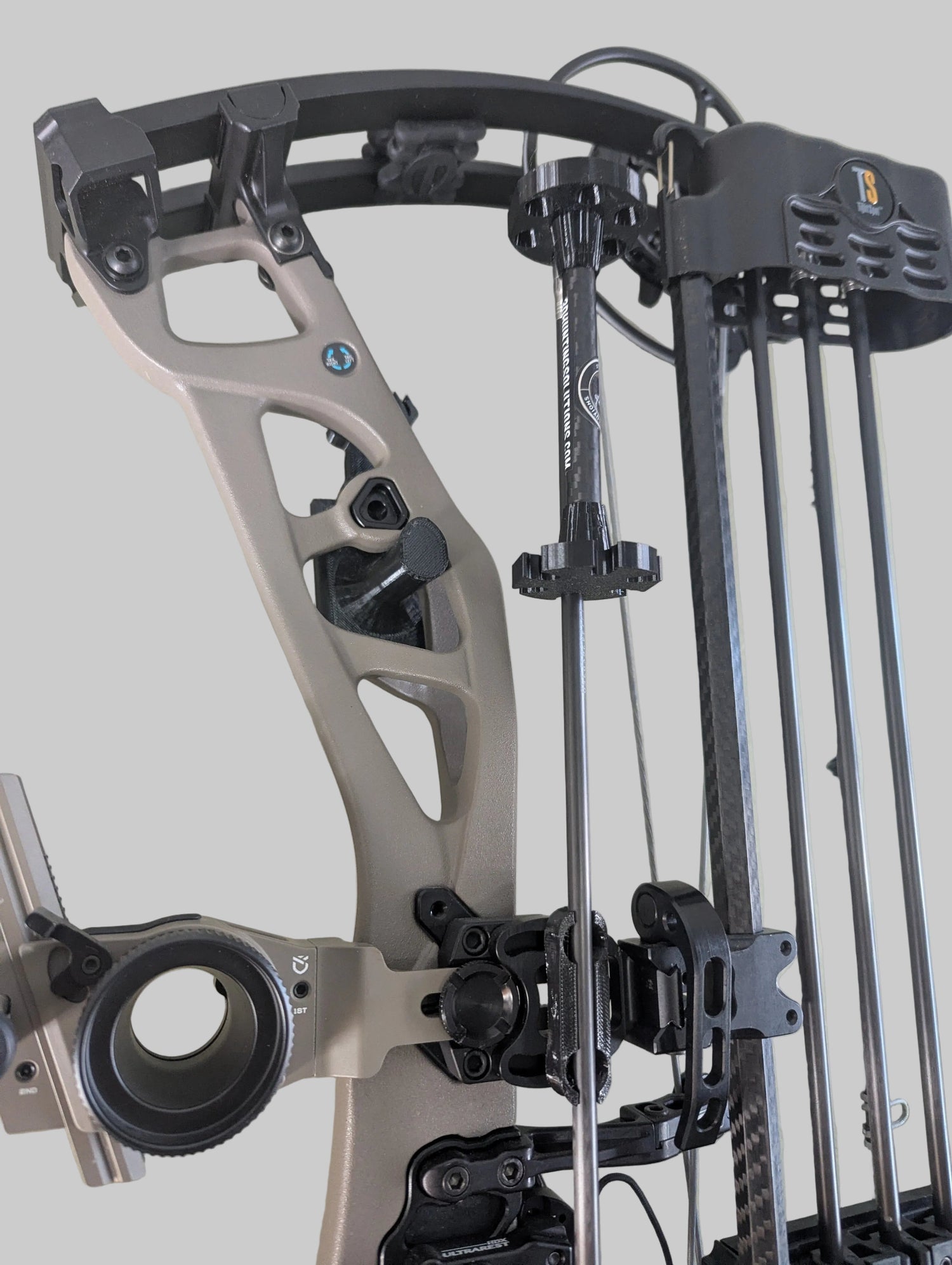 6 Shooter archery arrow quiver by 3D Hunting Solutions designed for holding multiple arrows during hunting or target practice.