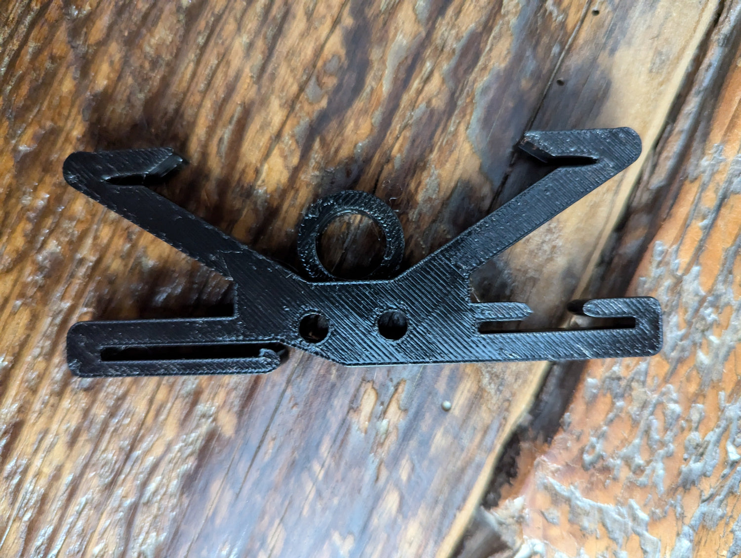 Multi spool gear hoist from 3D Hunting Solutions designed for saddle hunting, featuring durable gear storage and easy handling.