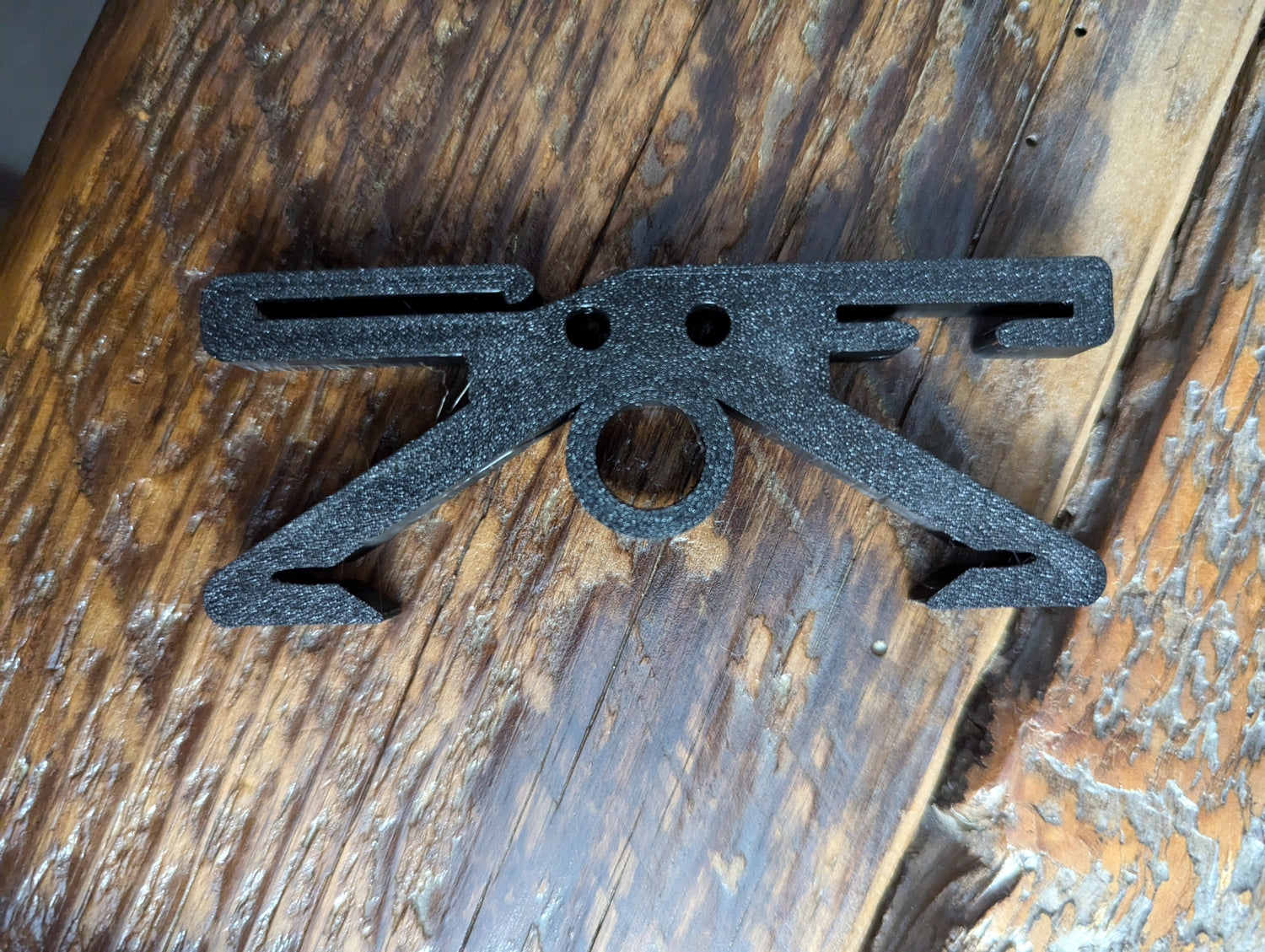 Multi spool gear hoist from 3D Hunting Solutions for saddle hunting, featuring durable gear storage and easy access during outdoor use.