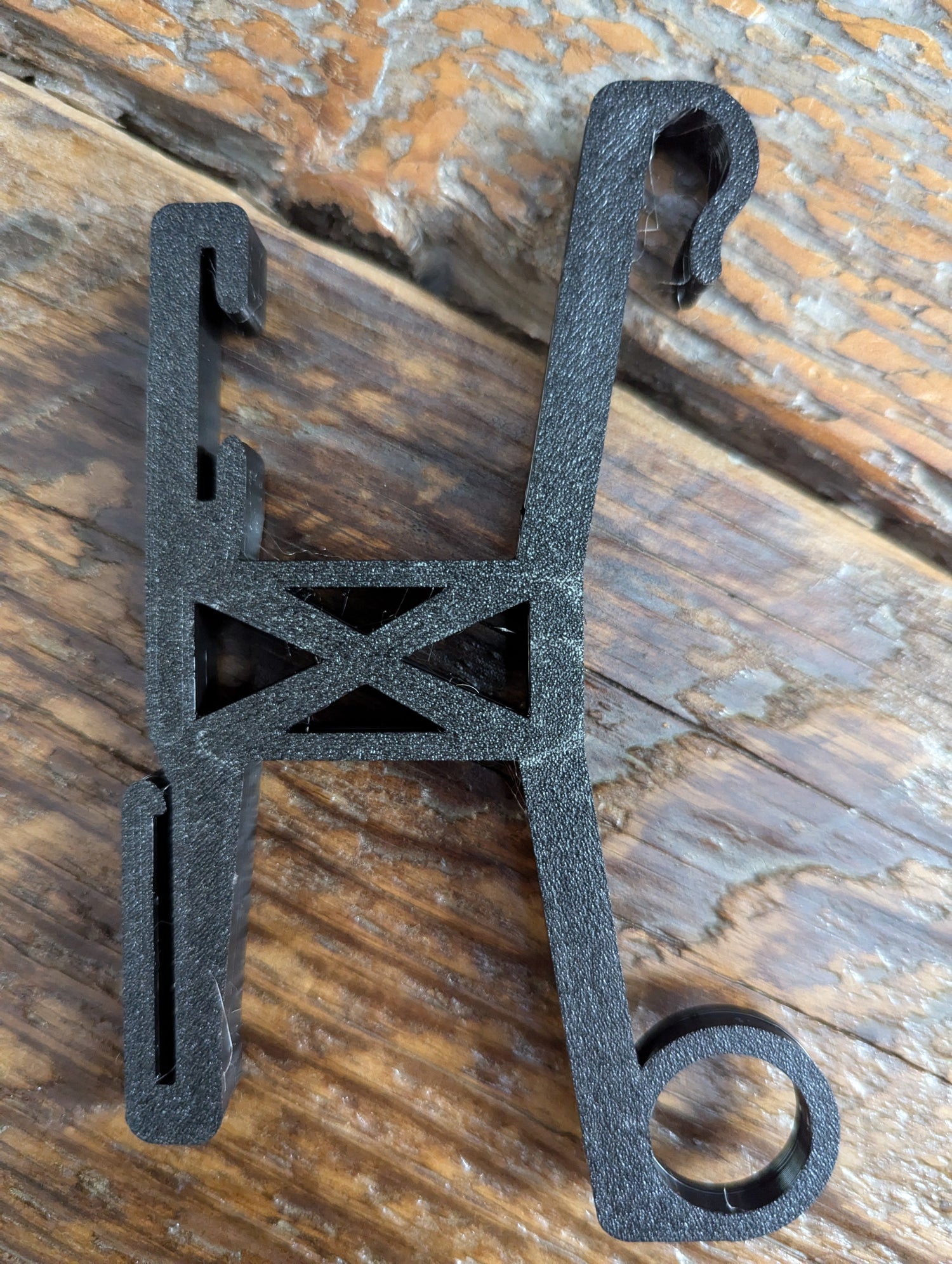 Multi spool rope keeper for saddle hunting gear hoist by 3D Hunting Solutions, showing compact rope organization tool