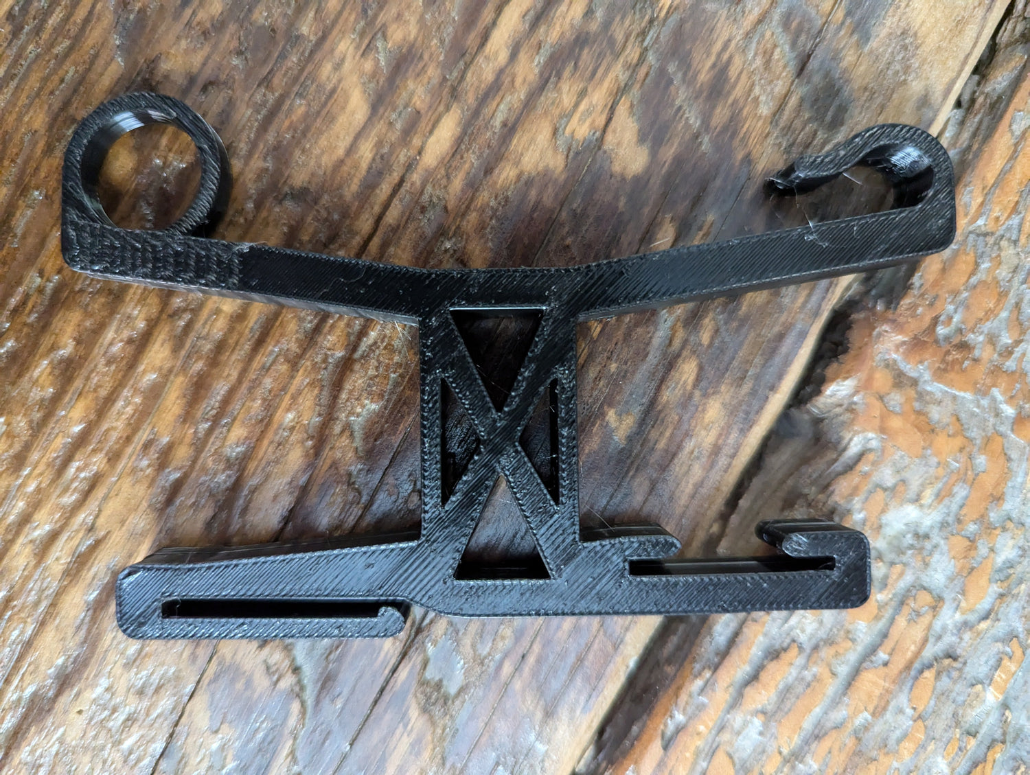 3D Hunting Solutions multi-spool rope keeper gear hoist for saddle hunting, shown with multiple ropes attached and ready for use.