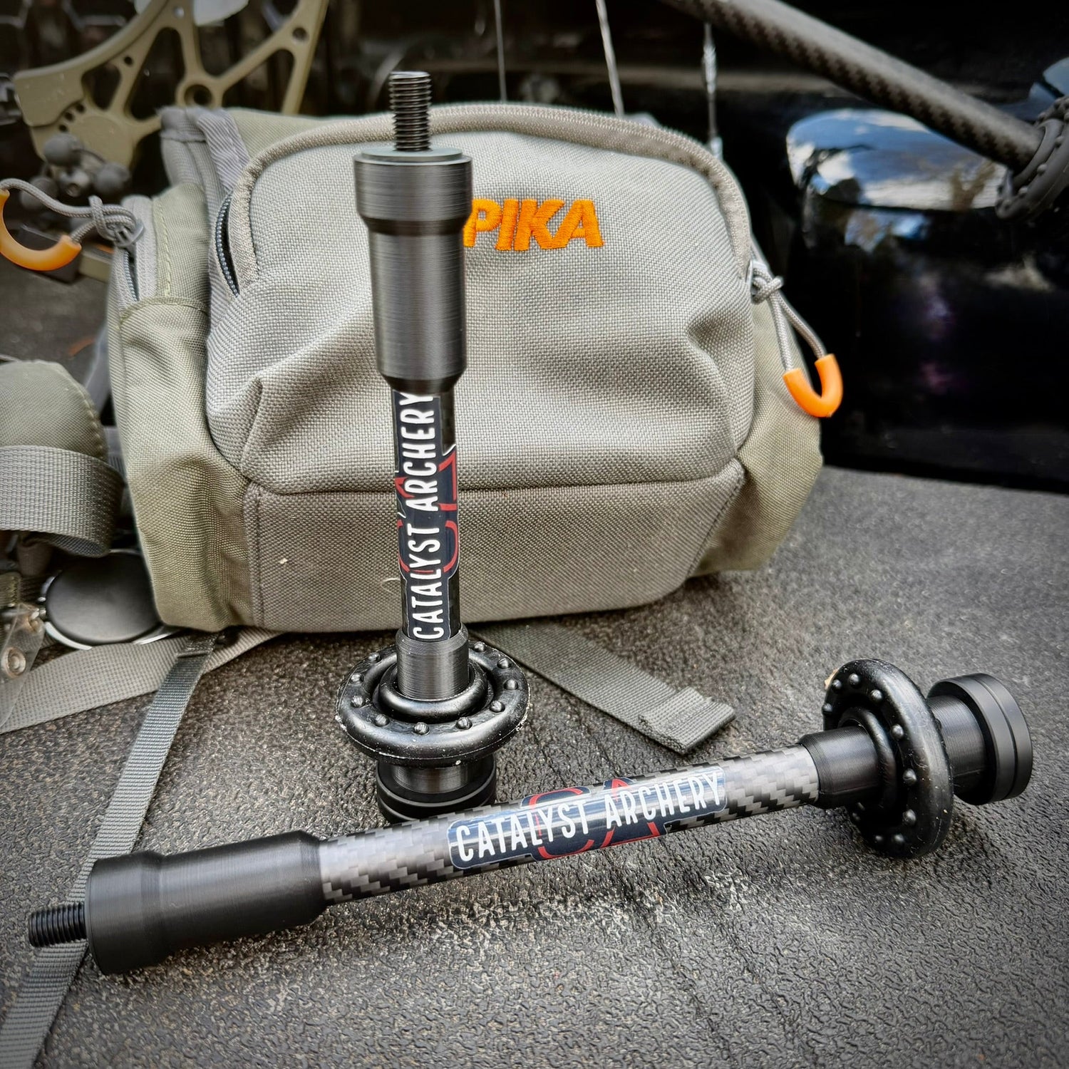 Catalyst Archery Phantom Series micro diameter stabilizer set with 8-inch and 6-inch stabilizers for bow stabilization.