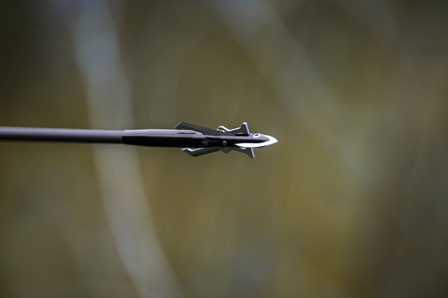 Speed Broadheads Crosscut 100 broadhead with sharp blades and durable design for precise hunting performance