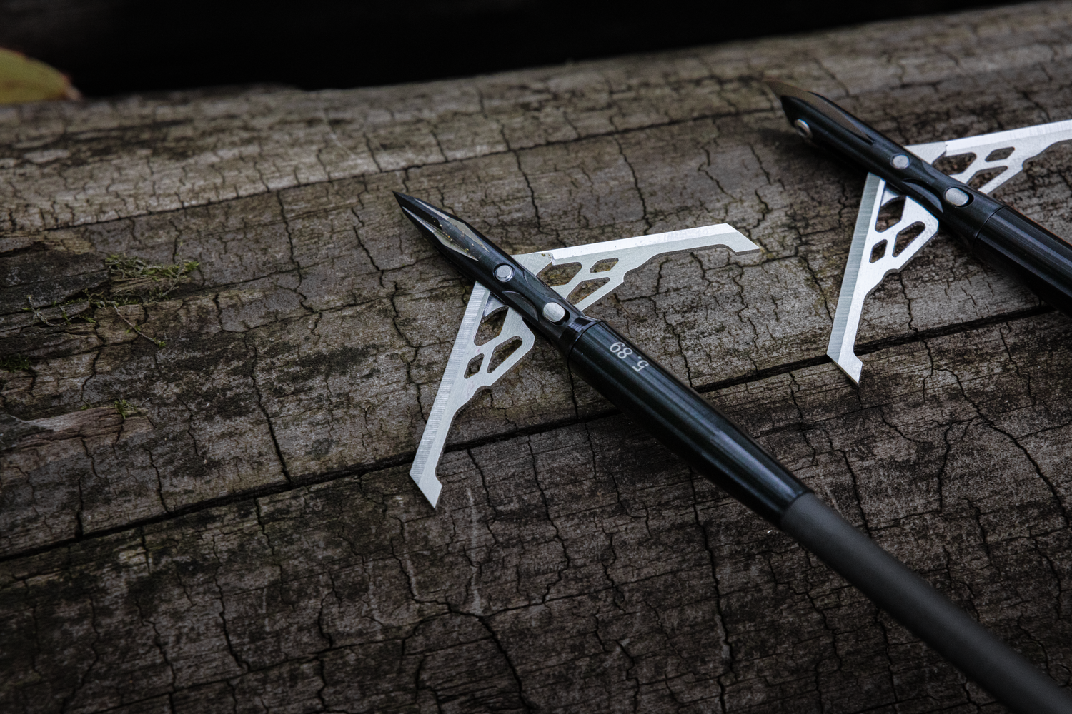Titanium 100 broadhead by Speed Broadheads with a sleek, durable titanium blade for hunting and archery use.
